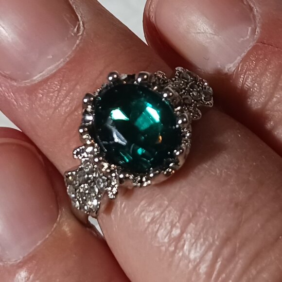 Silver Fashion Ring with Deep Green Stone and CZ Size 7 NWOT - Picture 1 of 7